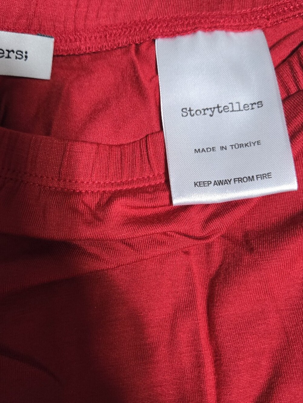 Storyteller Size L 2-pc L/Sleeve Red Pajama Set, White Piping, Quote Tote Bag - Picture 10 of 11